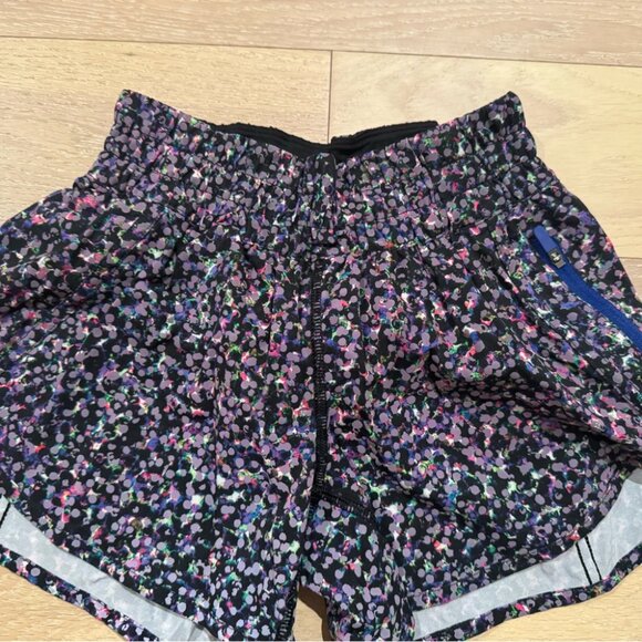 NWOT 🌈 Lululemon Rainbow Reflective 2019 Seawheeze Tracker short size 2 RARE - Picture 1 of 4